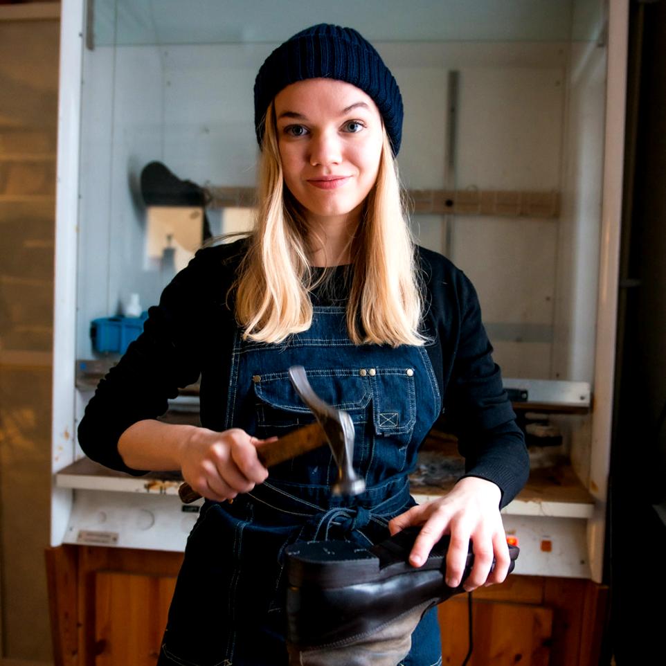 Skomakare i Borlänge. Skomakare Myrene lagar skor hos Reboot Skomakare Borlänge, Myrene lagar skor hos Reboot